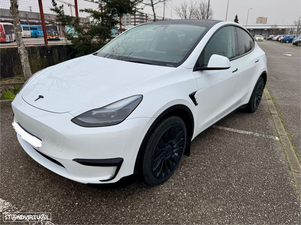 Tesla Model Y - 10