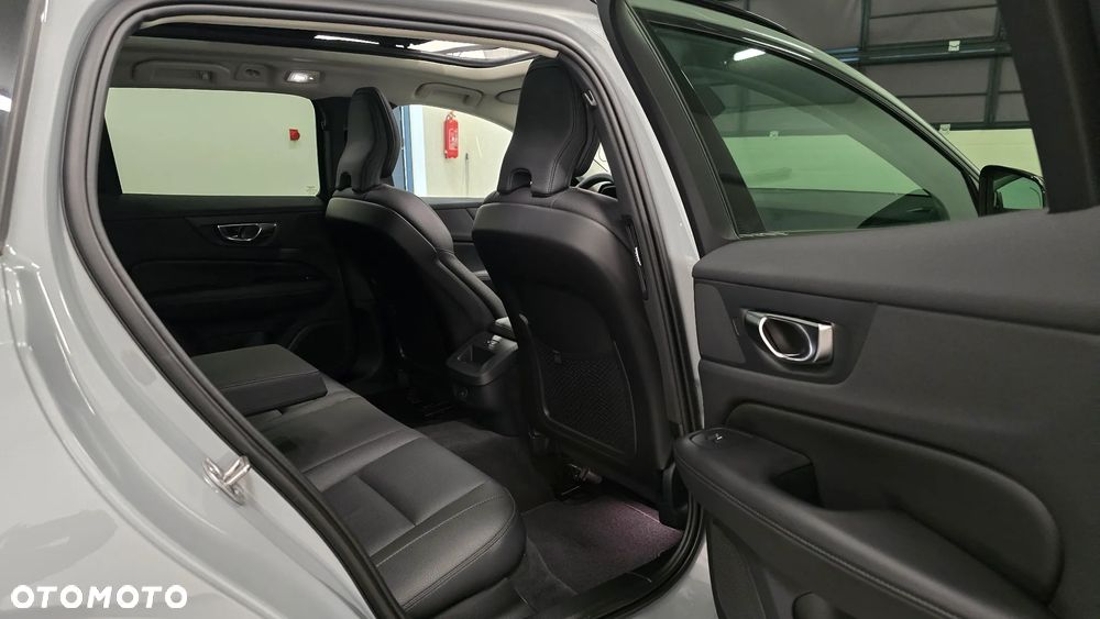 Volvo V60 B4 B DKG Plus Dark - 8