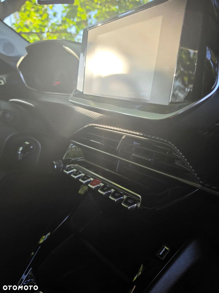 Peugeot 208 - 23