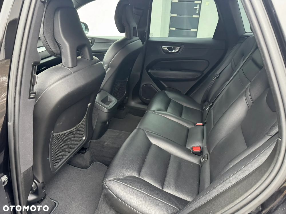 Volvo XC 60 D4 AWD Geartronic RDesign - 19