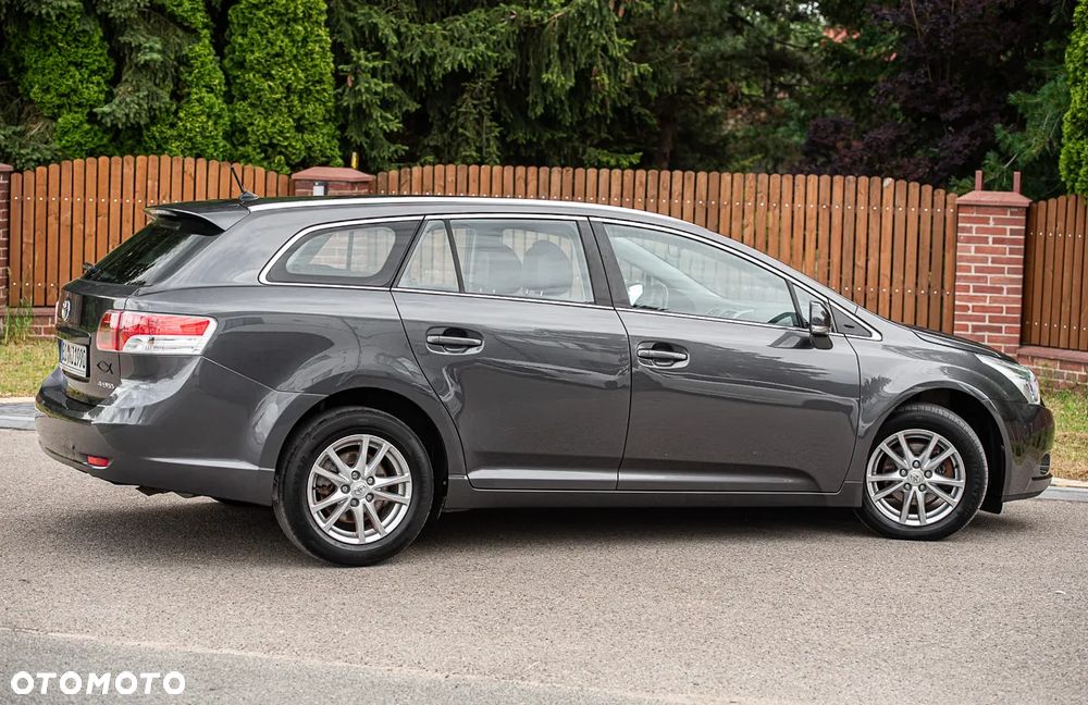 Toyota Avensis 2.0 D-4D Sol+NAVI - 10