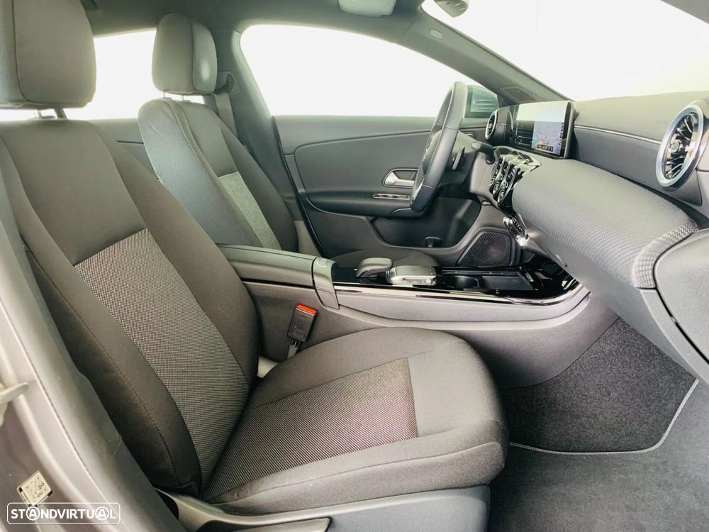 Mercedes-Benz CLA 180 7G-DCT Progressive - 43