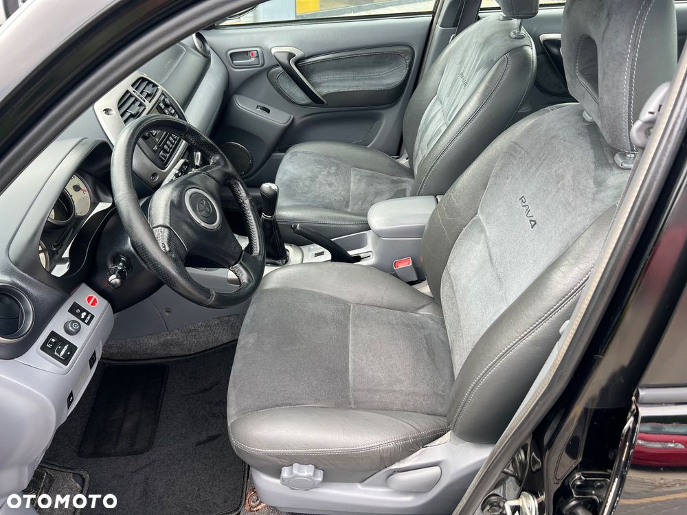 Toyota RAV4 2.0 VVT-i 4x4 - 14