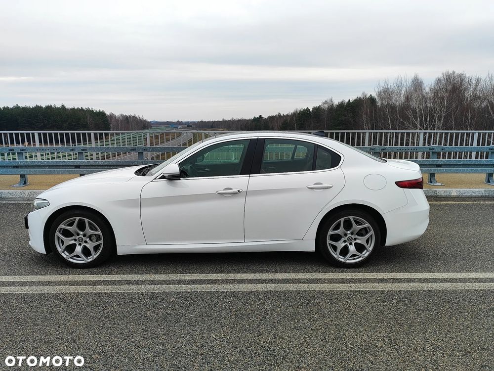 Alfa Romeo Giulia 2.0 Turbo 16V AT8-Q4 Ti - 10