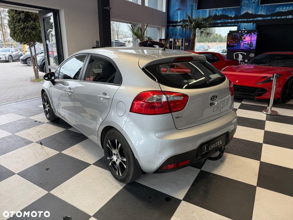 Kia Rio - 8