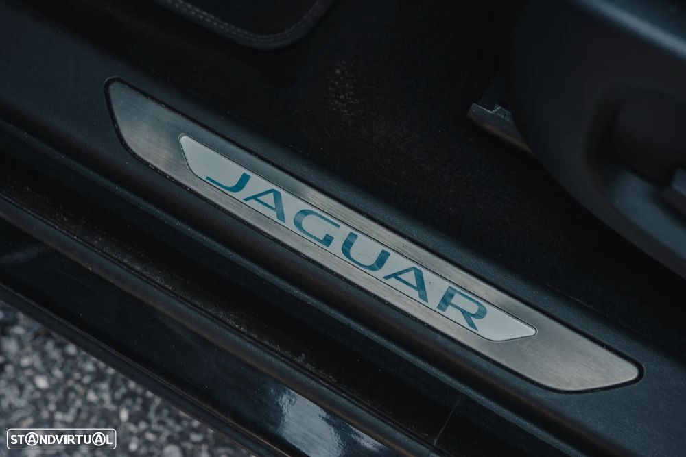 Jaguar E-Pace 2.0 i4D R-Dynamic - 26