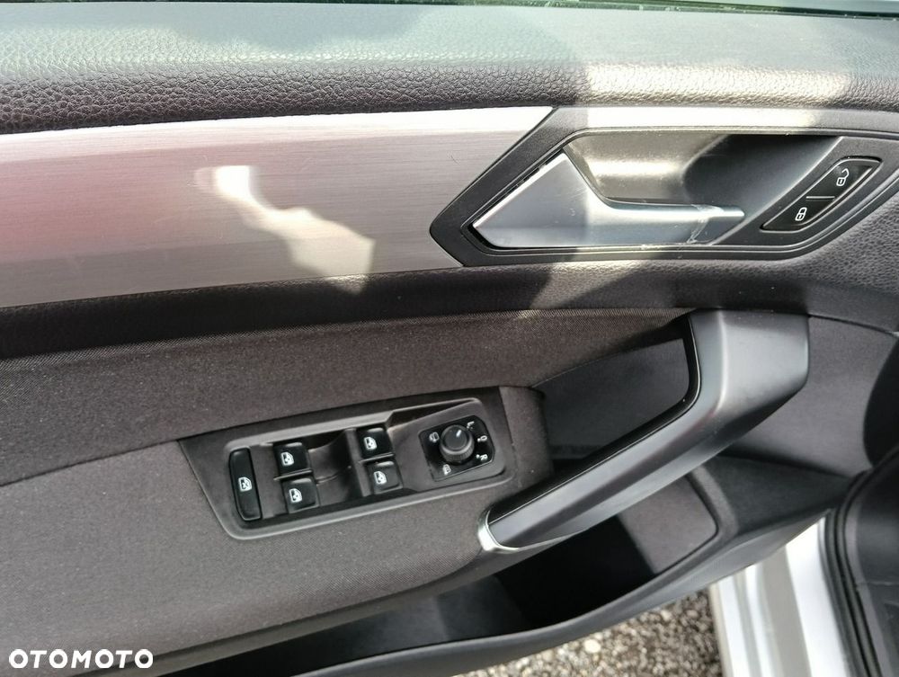 Volkswagen Touran 1.5 TSI EVO Comfortline - 17