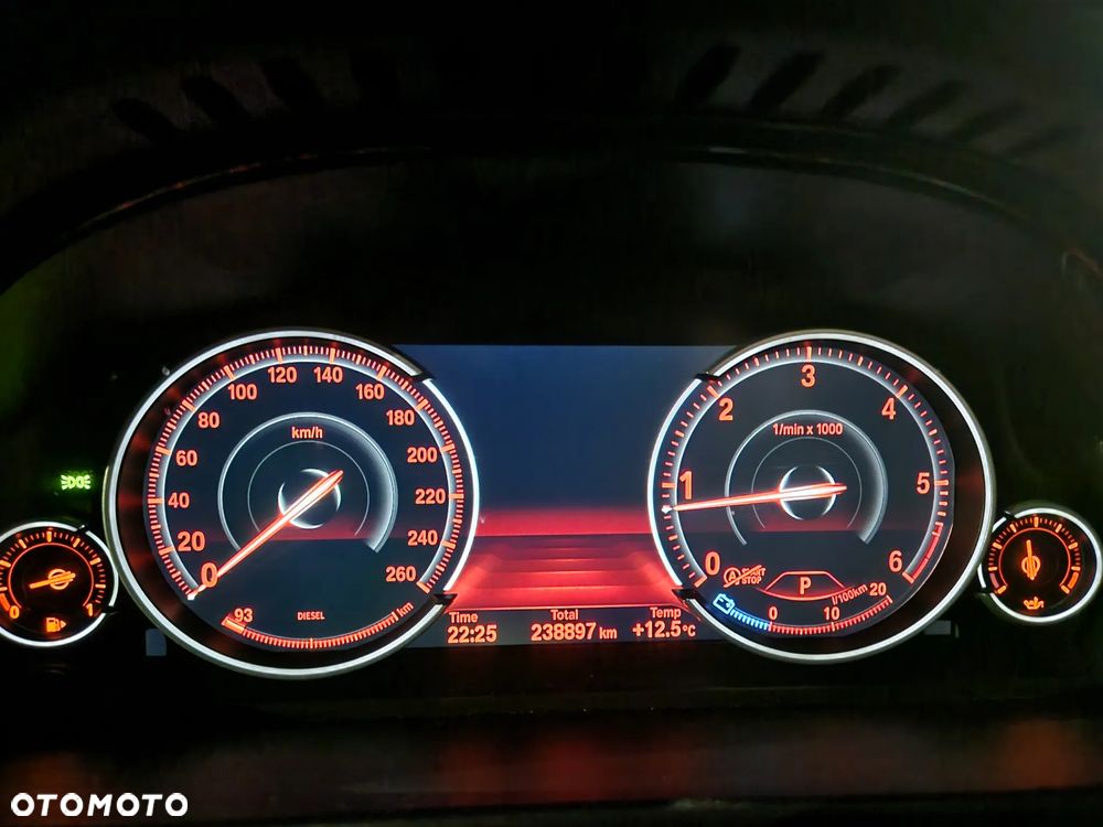 BMW Seria 5 520d xDrive - 17