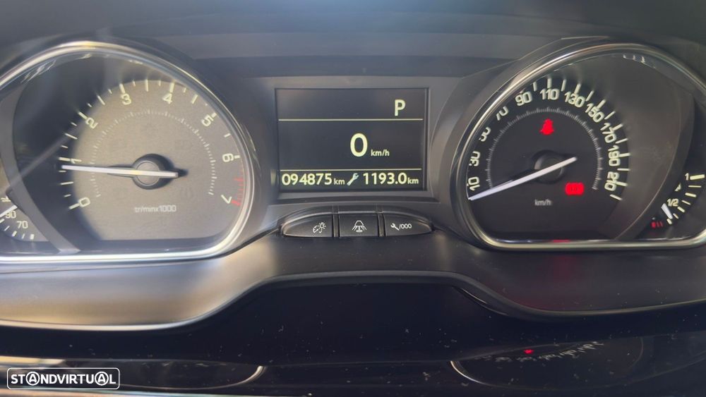Peugeot 2008 1.2 PureTech Allure EAT6 - 13