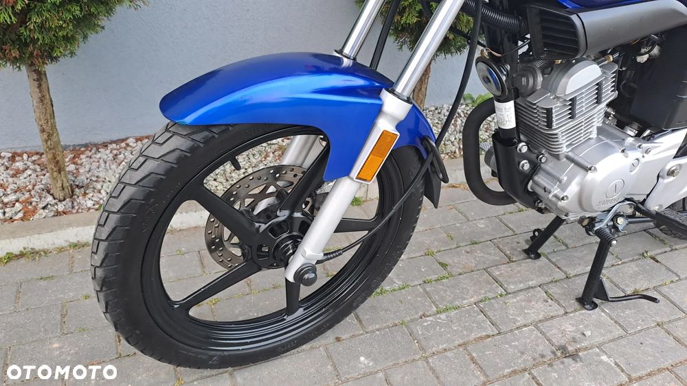 Yamaha YBR - 37
