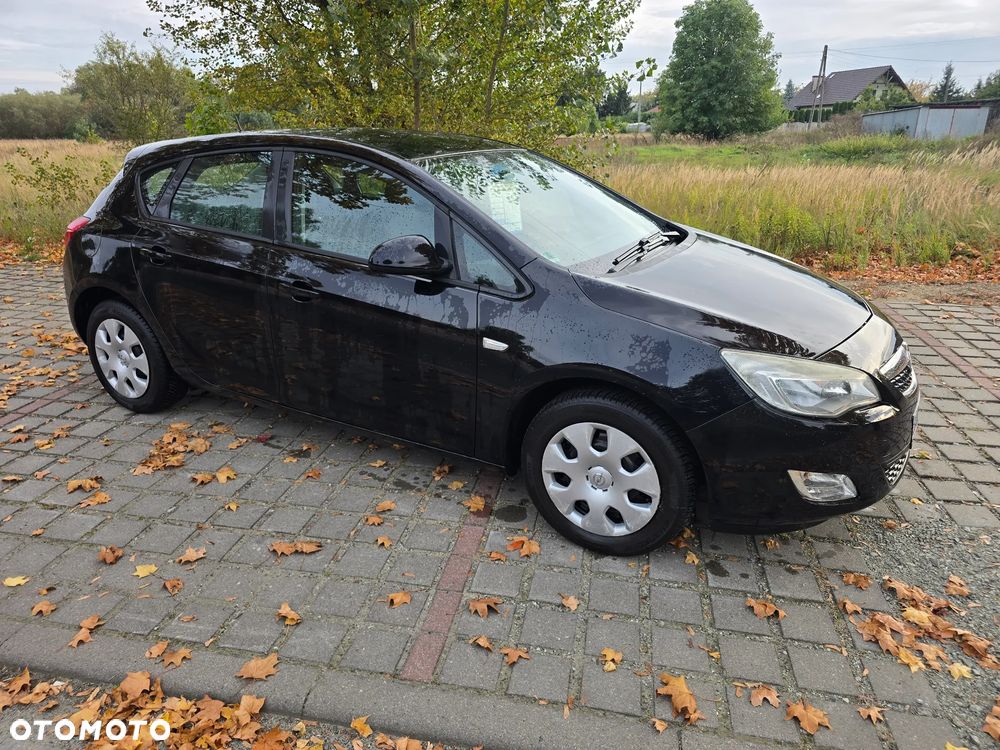 Opel Astra 2010 photo 4