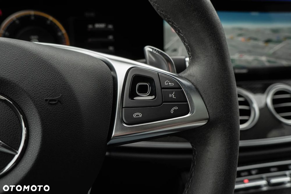 Mercedes-Benz Klasa E AMG 63 S 4Matic+ 9G-TRONIC - 28