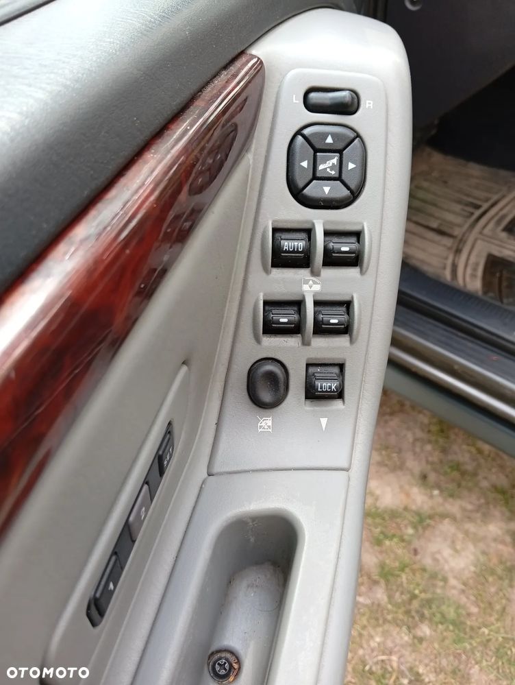 Jeep Grand Cherokee - 32