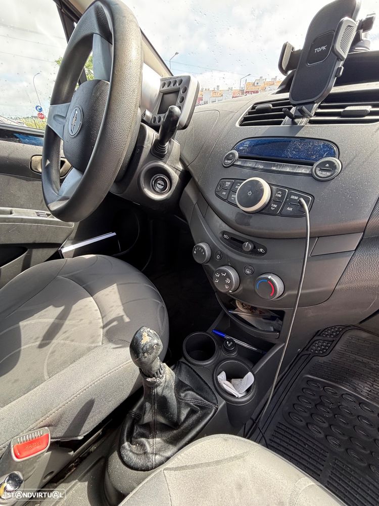 Chevrolet Spark 1.0 L - 12