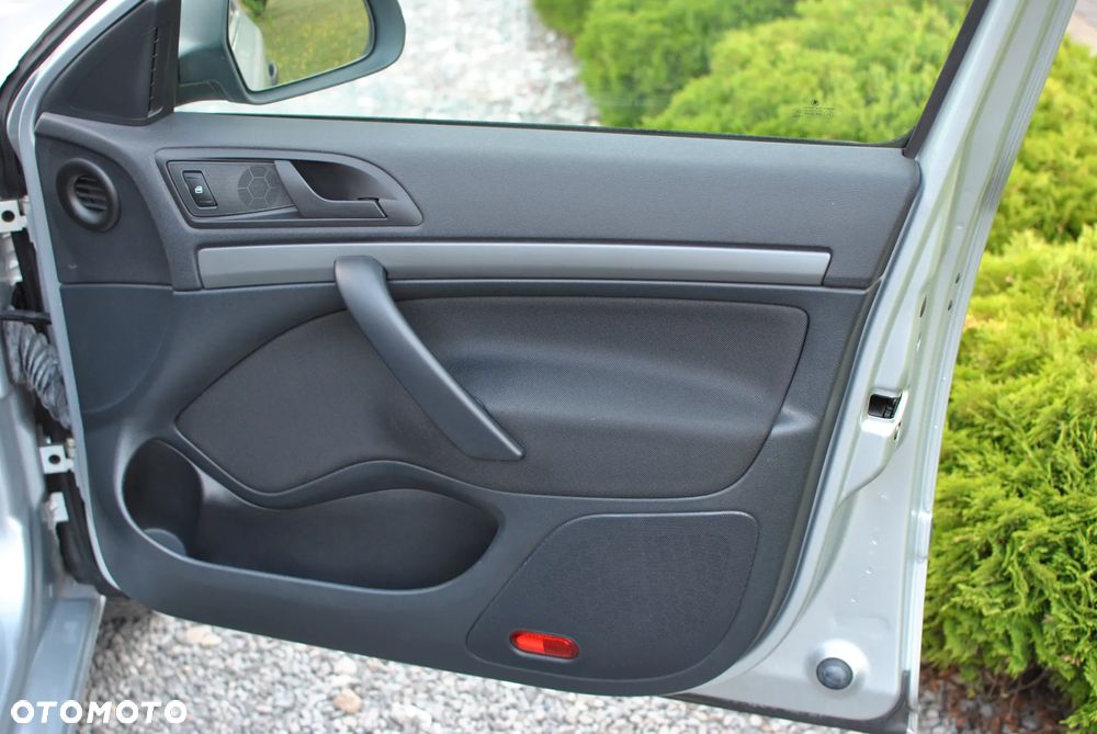 Skoda Octavia 1.6 Ambiente - 15