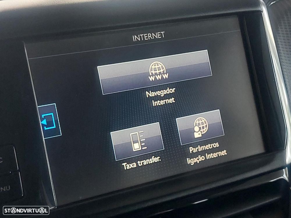 Peugeot 2008 1.2 PureTech Allure - 32
