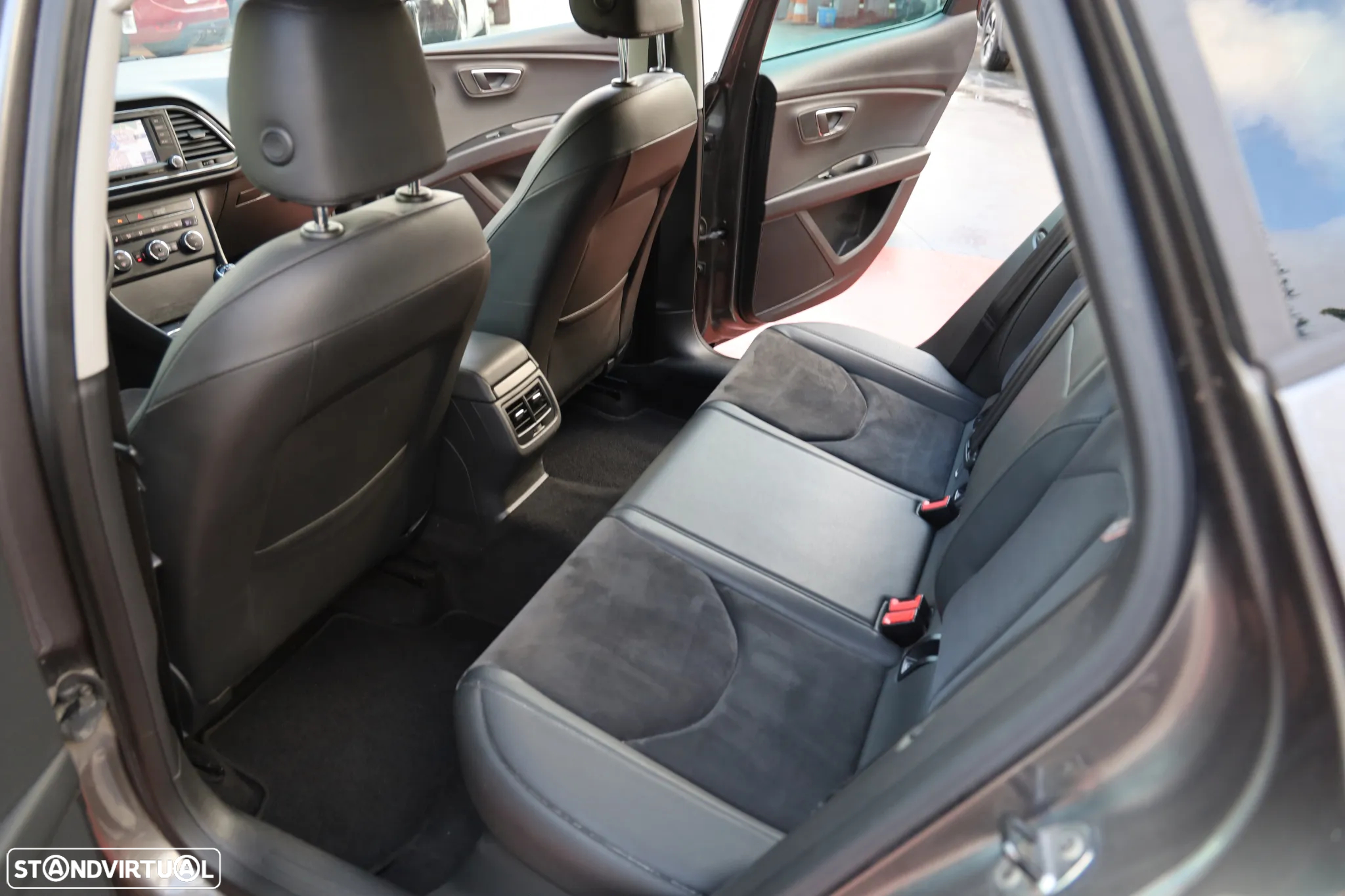 SEAT Leon 1.6 TDI S&S Style - 13