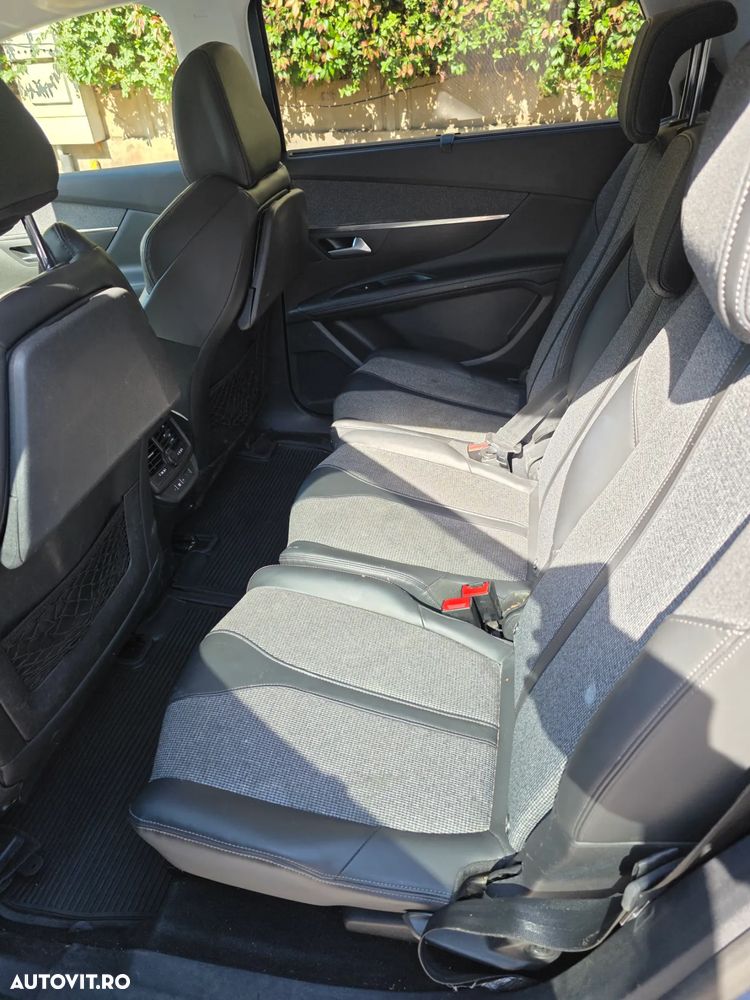 Peugeot 5008 - 8