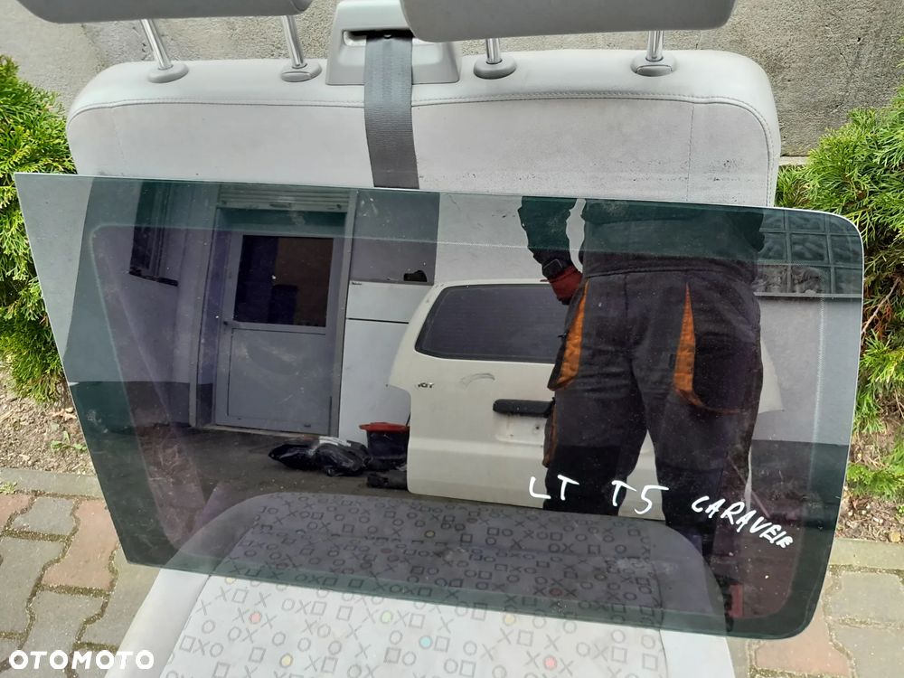 Szyba boczna lewy tył VW T5 Caravelle - 1