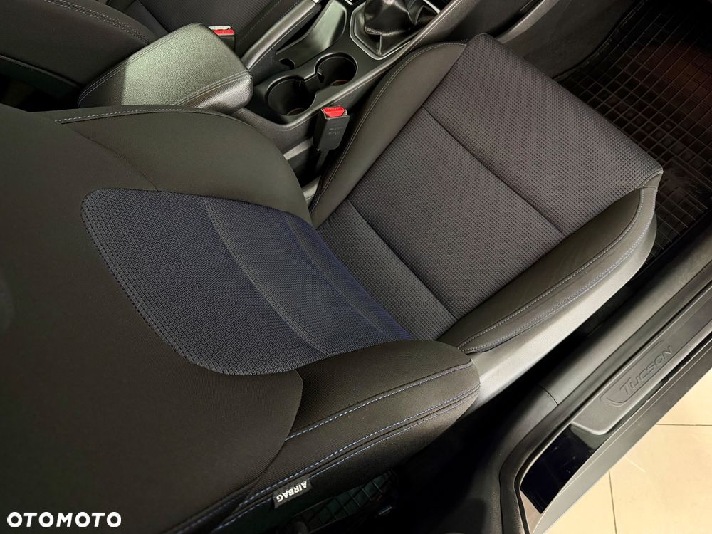 Hyundai Tucson 2.0 CRDI BlueDrive Style 2WD - 35