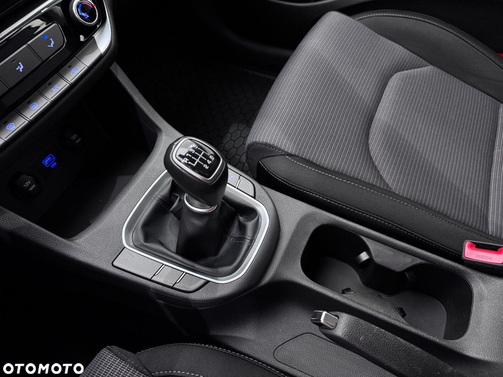 Hyundai i30 1.5 DPI Classic + - 33