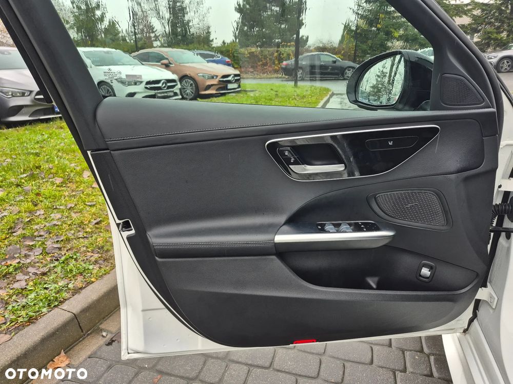 Mercedes-Benz Klasa C 180 mHEV - 16