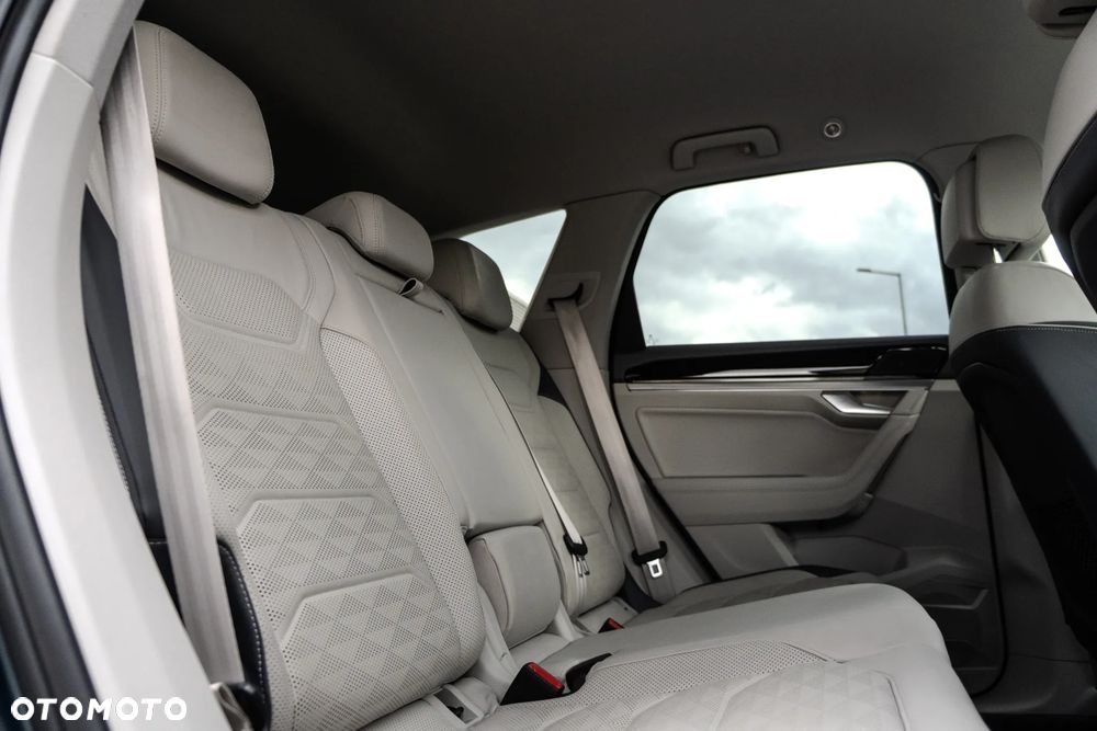 Volkswagen Touareg 4.0 V8 TDI SCR 4Mot R-Line - 31