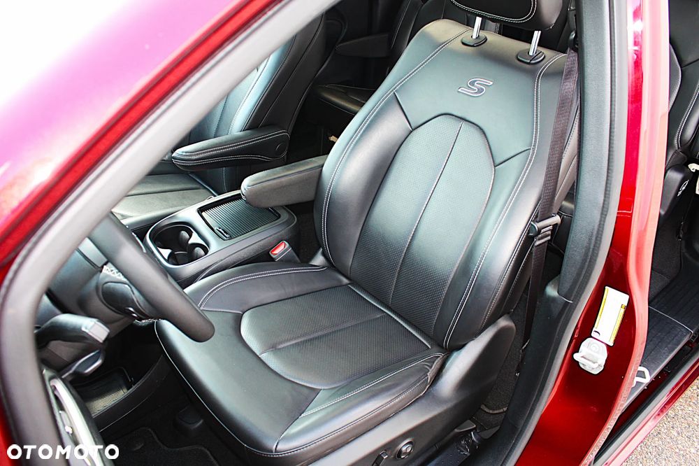 Chrysler Pacifica - 16