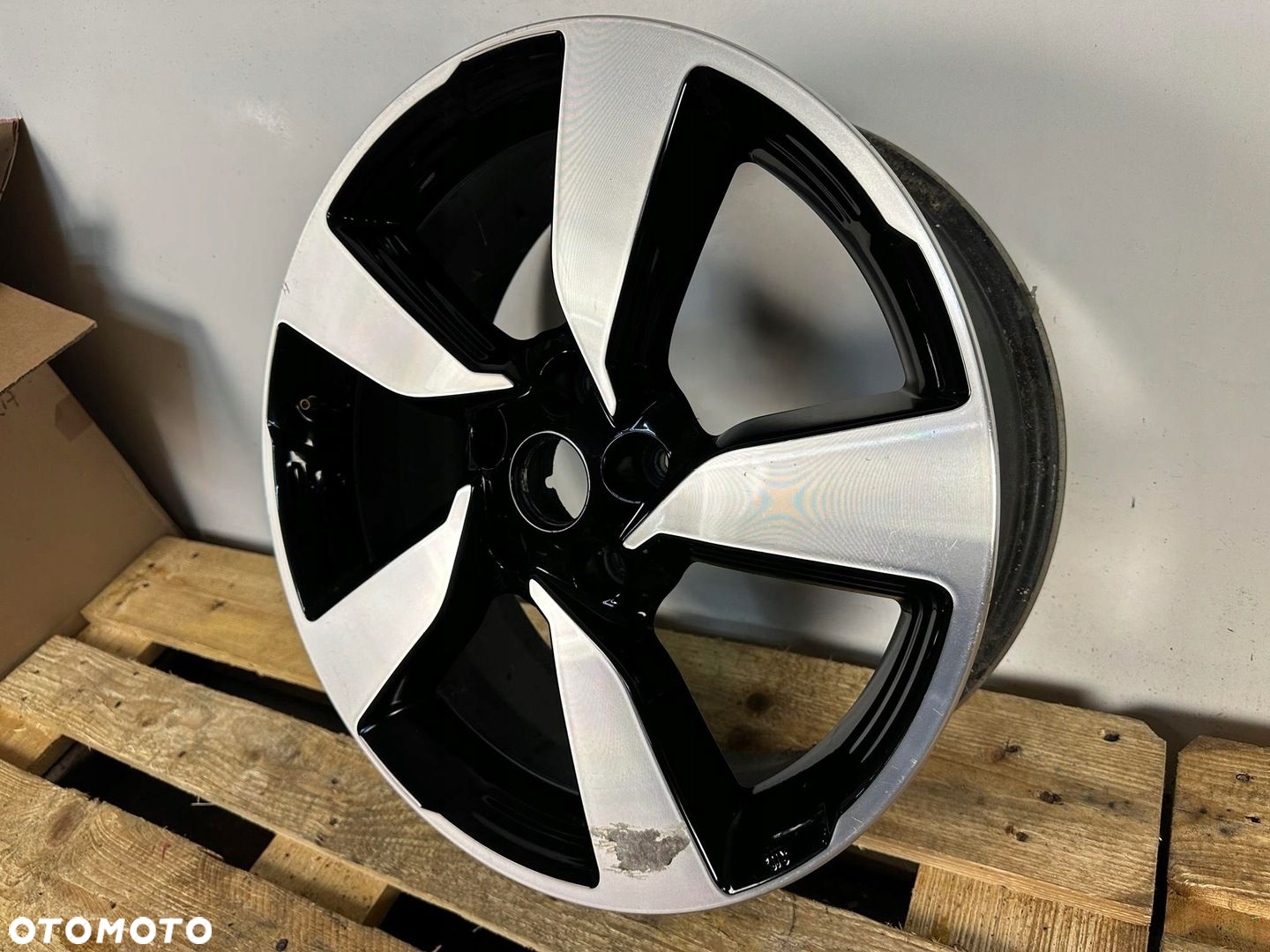 FELGA ALUMINIOWA NISSAN QASHQAI II 2 X-TRAIL 18" 7.0 N64801 CALA LADNA - 3