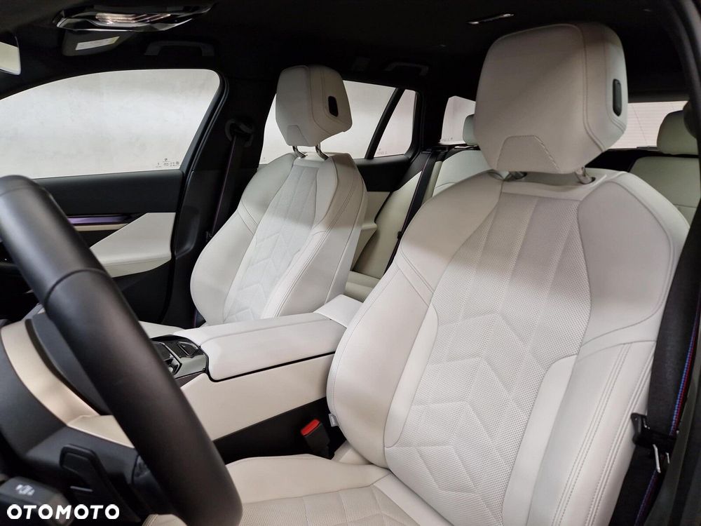 BMW i5 83.9kWh xDrive40 M Sport - 12