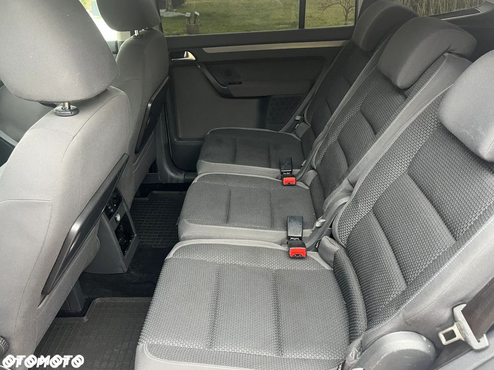 Volkswagen Touran 1.6 TDI DPF BlueMotion Technology STYLE - 16