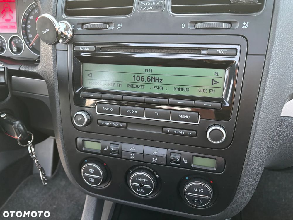 Volkswagen Golf V 1.9 TDI DPF BlueMot Comfortline - 13