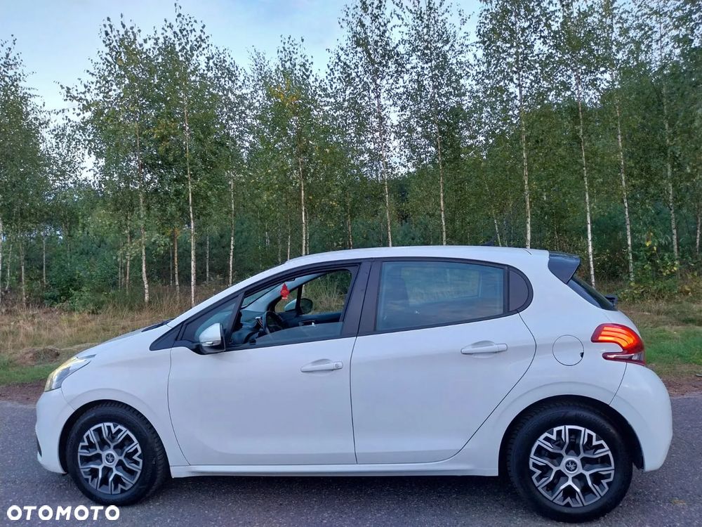 Peugeot 208 - 10
