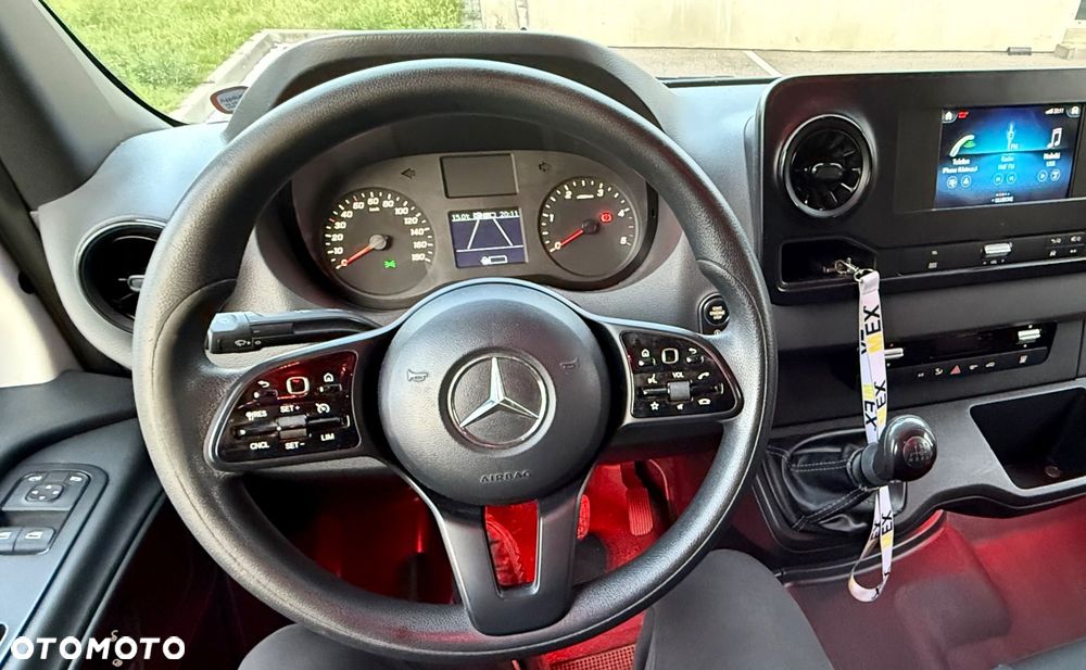 Mercedes-Benz Sprinter - 15