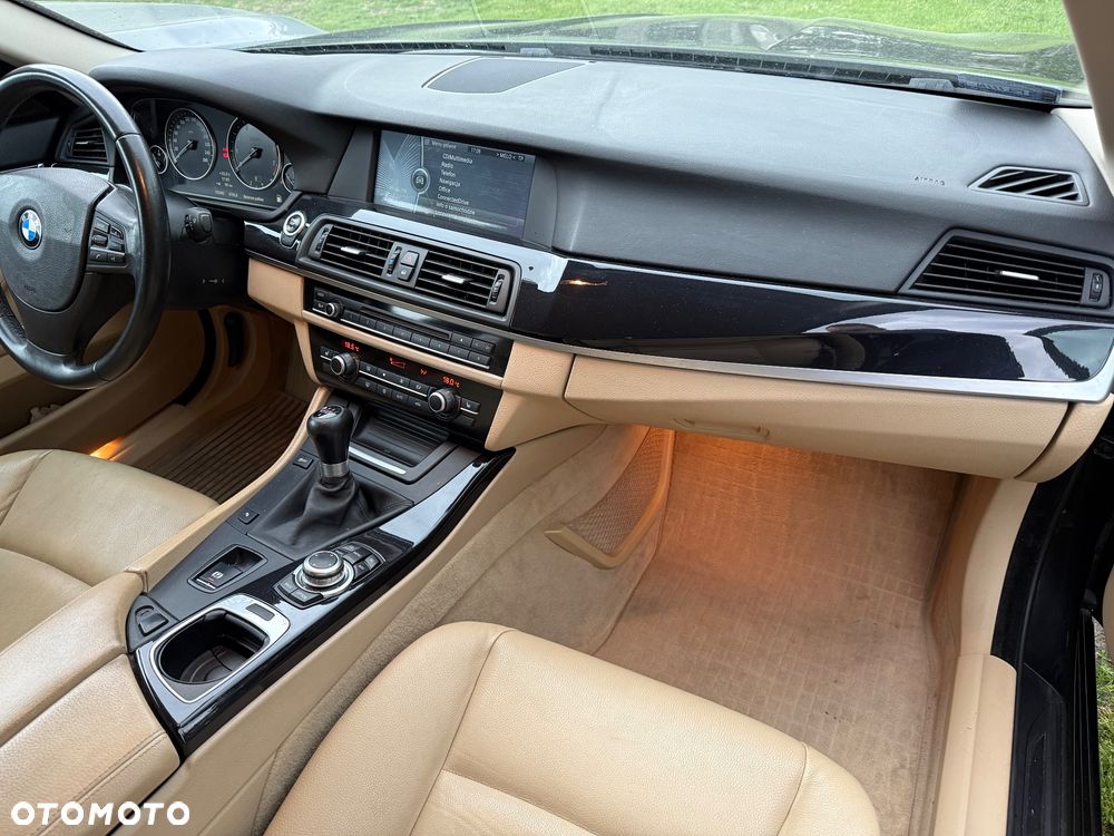 BMW Seria 5 523i - 9