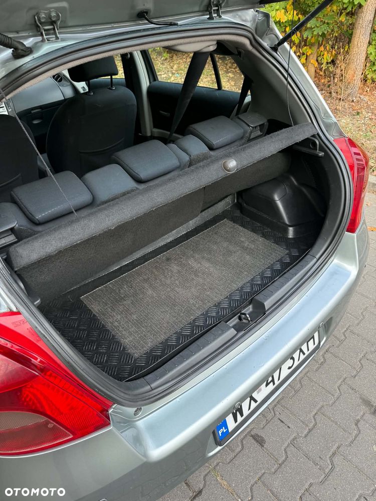 Toyota Yaris - 10