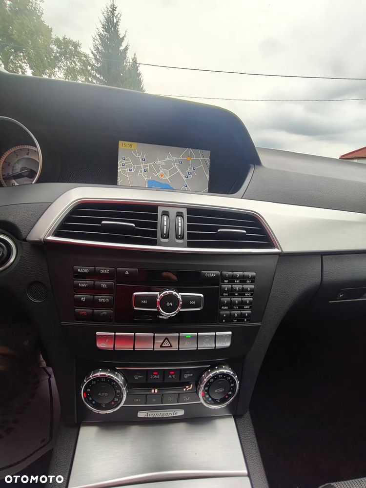 Mercedes-Benz Klasa C 180 BlueEFFICIENCY 7G-TRONIC Avantgarde - 18