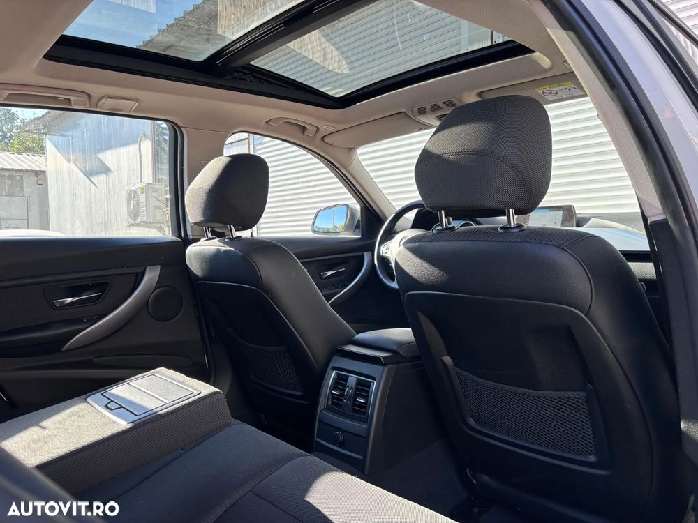 BMW Seria 3 320i Aut. Advantage - 28