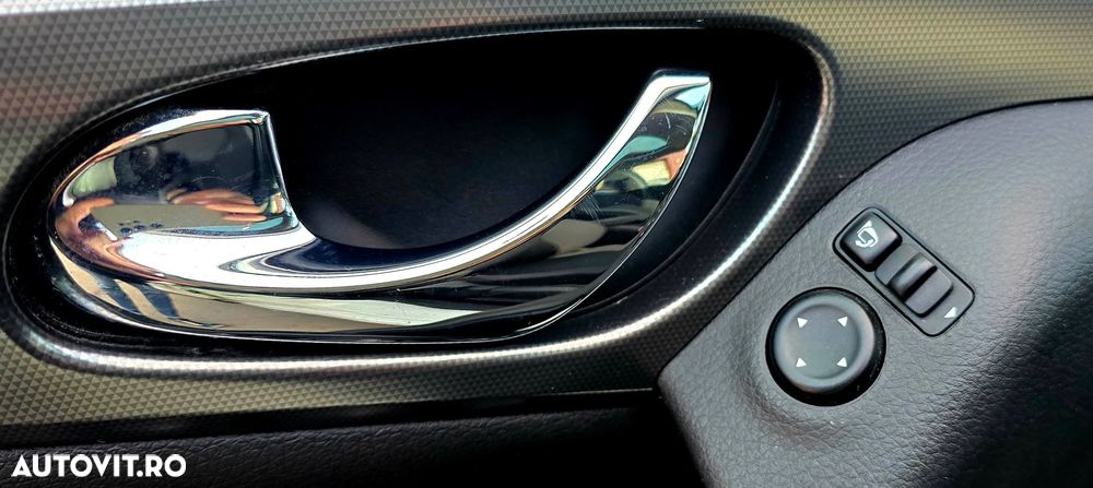 Nissan Qashqai 1.6 DCI ALL-MODE 4x4i N-Connecta - 25