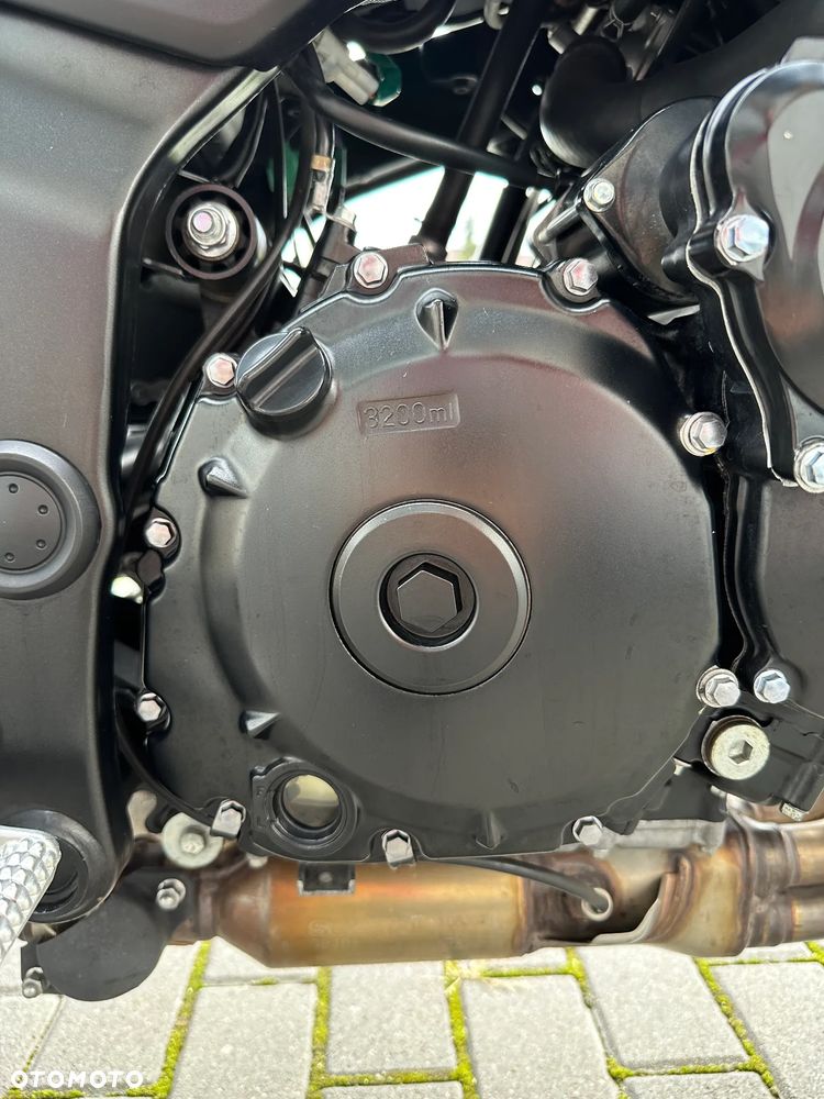 Suzuki GSR - 7