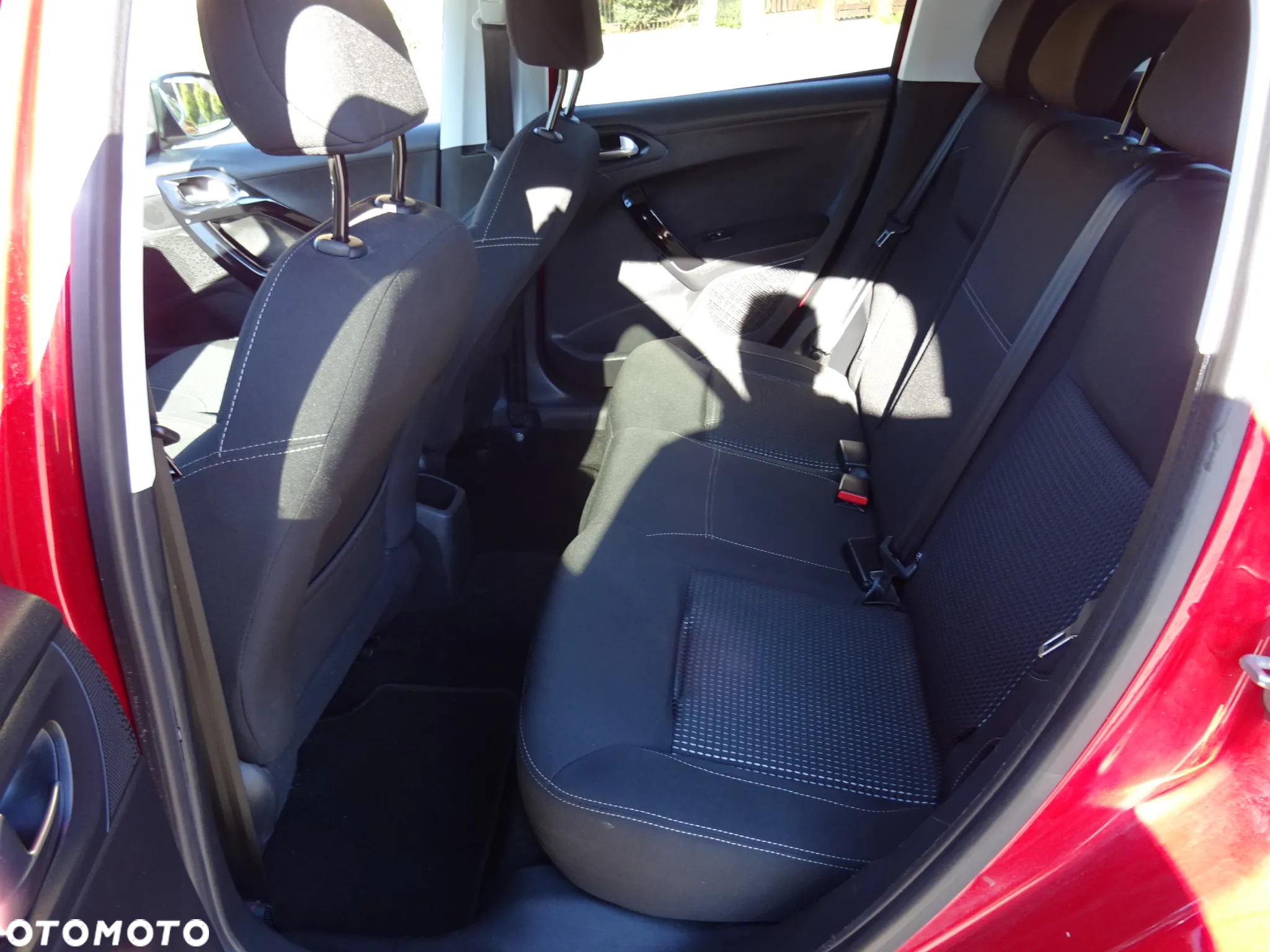 Peugeot 208 PureTech 110 Stop & Start EAT6 Allure - 10