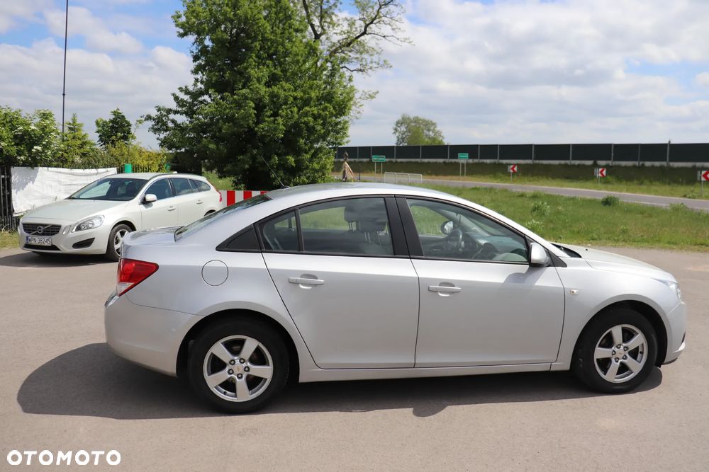Chevrolet Cruze 1.6 Base - 7