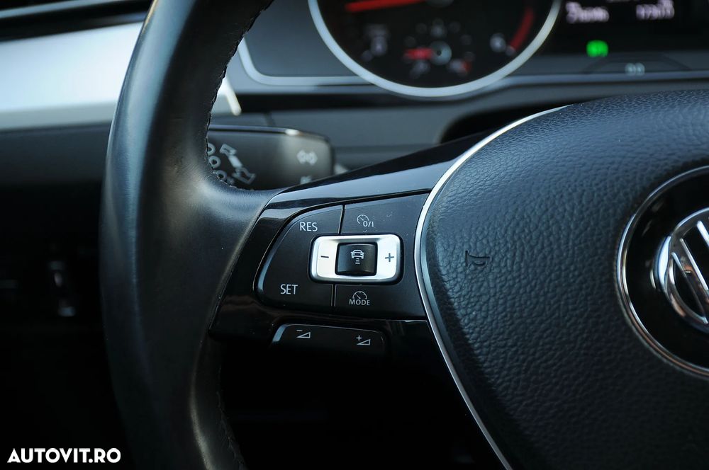 Volkswagen Passat 2.0 TDI DSG Comfortline - 12