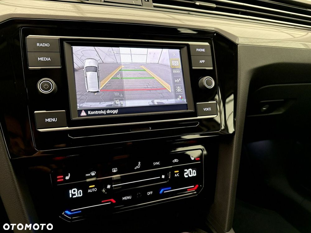 Volkswagen Passat - 28