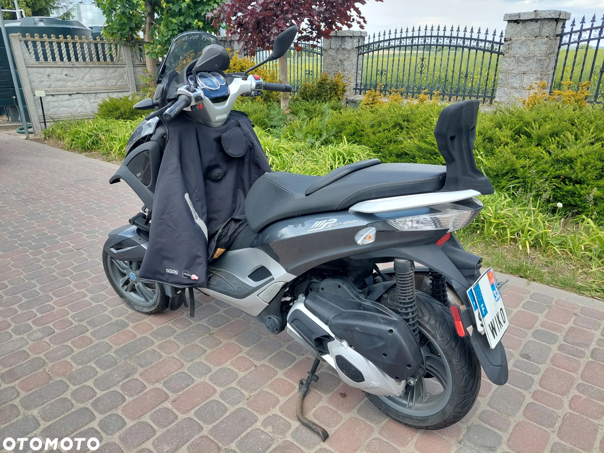 Piaggio MP-3 - 4