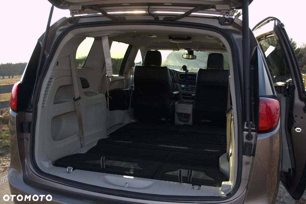 Chrysler Pacifica - 12