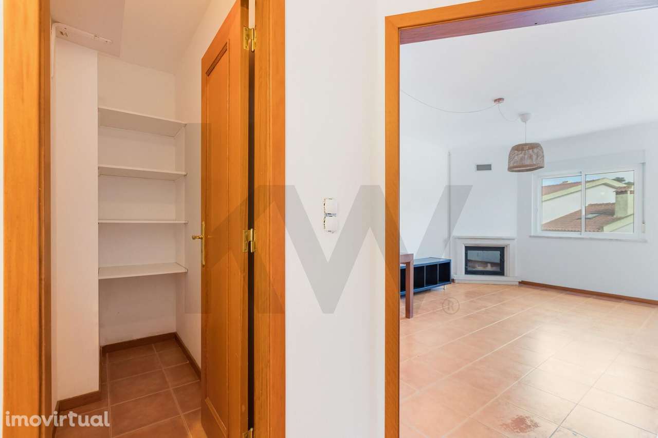 Luminoso T2 em Azeitão com Lareira e Vista Jardim - Grande imagem: 4/26