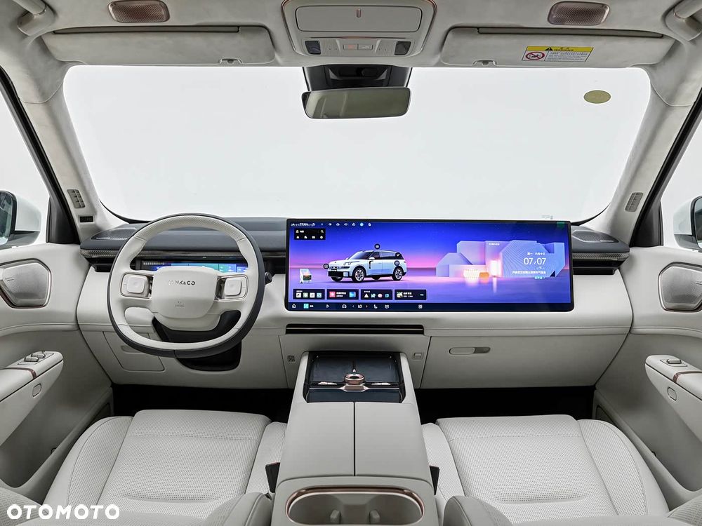 Lynk & Co 900 - 10