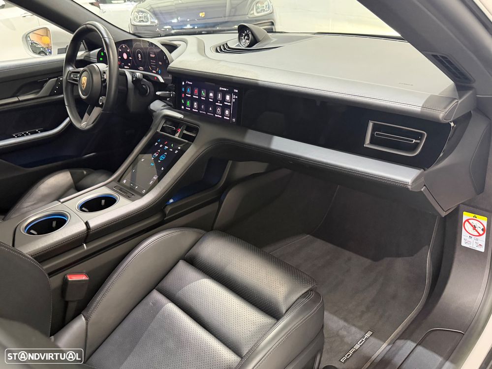Porsche Taycan Sport Turismo - 42