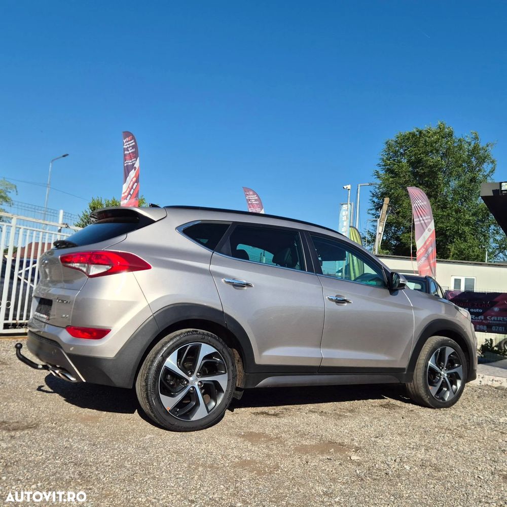 Hyundai Tucson 2.0 CRDI 4WD 6MT Luxury Pack+ - 9
